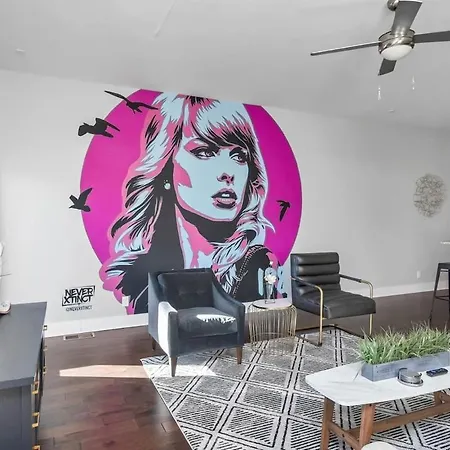 Taylors Nashville Home - Stunning Rooftop Views